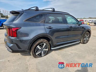 Trzecie zdjęcie samochodu z tyłu: 2022 KIA SORENTO S VIN:5XYRL4LC7NG135022 - miniatura