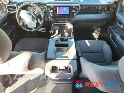 Zdjęcie 8 z 13 samochodu: 2024 TOYOTA TUNDRA CREWMAX SR5 VIN:5TFLA5EC5RX023305 - miniatura