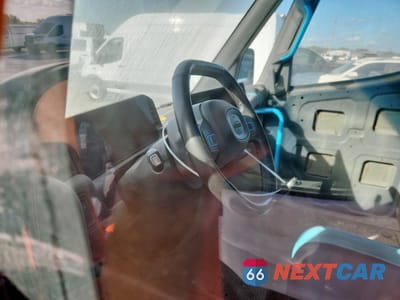 Zdjęcie 9 z 13 samochodu: 2023 RIVIAN EDV 700 DELIVERY VAN VIN:7FCEHEB71PN005947 - miniatura