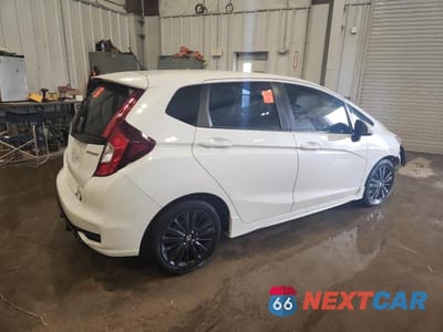 Trzecie zdjęcie samochodu z tyłu: 2019 HONDA FIT SPORT VIN:3HGGK5H66KM723173 - miniatura