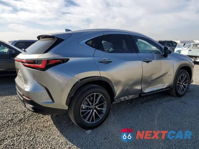 Trzecie zdjęcie samochodu z tyłu: 2025 LEXUS NX 350H BASE VIN:JTJAKCEZ7S5031692 - miniatura