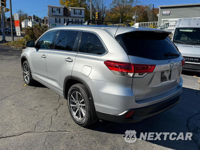 Drugie zdjęcie samochodu z przodu: 2018 TOYOTA HIGHLANDER SE VIN:5TDJZRFH5JS556444 - miniatura