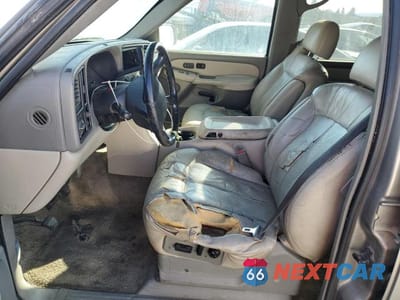 Zdjęcie 7 z 13 samochodu: 2002 CHEVROLET SUBURBAN C1500 VIN:1GNEC16T42J216099 - miniatura