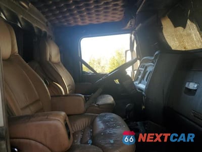Piąte zdjęcie samochodu w środku: 2007 KENWORTH CONSTRUCTION T600 VIN:1NKALU9X87J206432 - miniatura