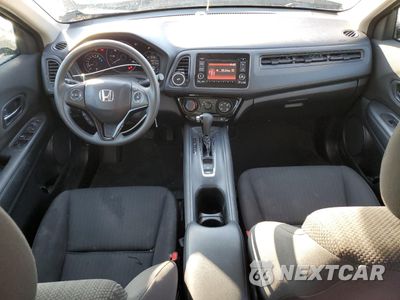 Zdjęcie 8 z 13 samochodu: 2018 HONDA HR-V LX VIN:3CZRU6H38JG702362 - miniatura