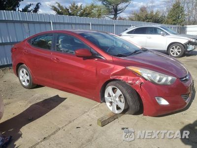 Czwarte zdjęcie samochodu z boku: 2013 HYUNDAI ELANTRA GLS VIN:5NPDH4AE0DH210635 - miniatura