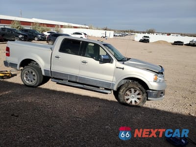 Czwarte zdjęcie samochodu z boku: 2006 LINCOLN MARK LT VIN:5LTPW18566FJ11674 - miniatura