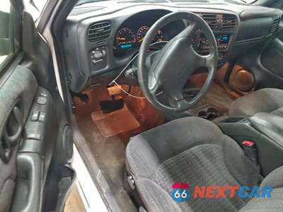 Zdjęcie 8 z 14 samochodu: 1998 CHEVROLET S TRUCK S10 VIN:1GCCT19W5W8116757 - miniatura