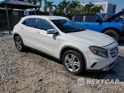 Czwarte zdjęcie samochodu z boku: 2017 MERCEDES-BENZ GLA 250 VIN:WDCTG4EB2HJ346674 - miniatura