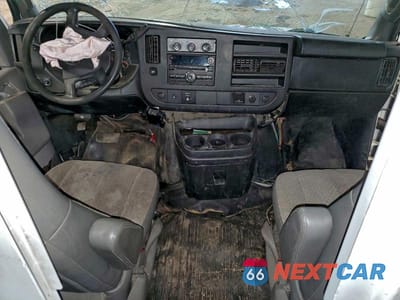 Zdjęcie 8 z 13 samochodu: 2017 CHEVROLET EXPRESS G3500 UTILITY / SERVICE VAN VIN:1GB0GRFG0H1112506 - miniatura