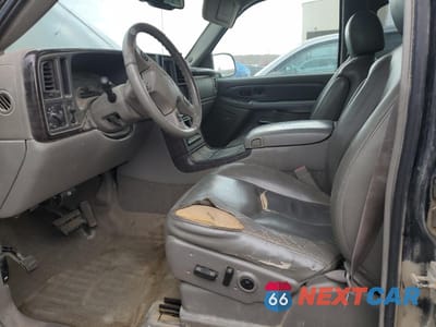 Zdjęcie 7 z 15 samochodu: 2005 GMC YUKON XL DENALI VIN:1GKFK66U65J262063 - miniatura