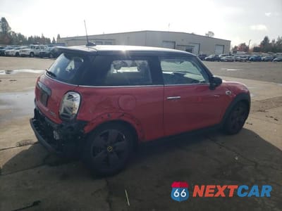 Trzecie zdjęcie samochodu z tyłu: 2021 MINI COOPER SE VIN:WMWXP3C07M2N26642 - miniatura