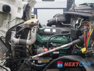 Zdjęcie 7 z 10 samochodu: 2020 VOLVO VNL SEMI TRUCK VIN:4V4NC9EH2LN227007 - miniatura