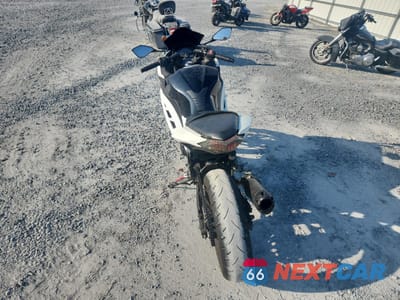 Czwarte zdjęcie samochodu z boku: 2014 KAWASAKI EX300 A VIN:JKAEX8A19EA004034 - miniatura