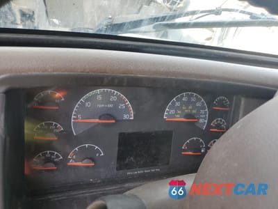 Zdjęcie 8 z 10 samochodu: 2017 VOLVO VNL SEMI TRUCK VIN:4V4NC9EH7HN974285 - miniatura