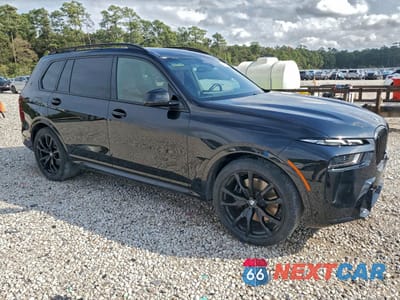 Czwarte zdjęcie samochodu z boku: 2024 BMW X7 XDRIVE40I VIN:5UX23EM0XR9S34239 - miniatura