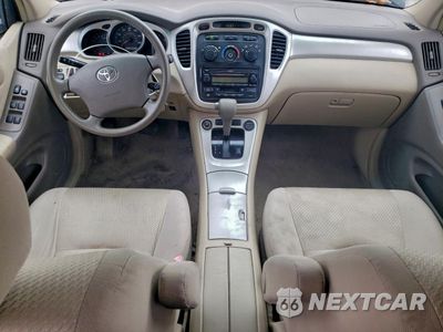 Zdjęcie 8 z 13 samochodu: 2004 TOYOTA HIGHLANDER BASE VIN:JTEDP21A840041302 - miniatura