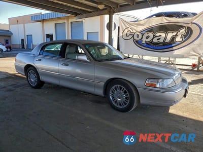 Czwarte zdjęcie samochodu z boku: 2007 LINCOLN TOWN CAR SIGNATURE LIMITED VIN:1LNHM82V57Y639691 - miniatura