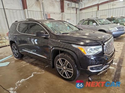 Czwarte zdjęcie samochodu z boku: 2018 GMC ACADIA DENALI VIN:1GKKNXLS1JZ181028 - miniatura