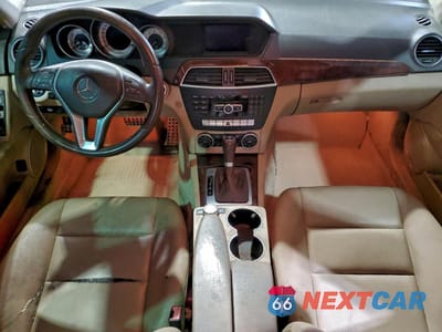 Zdjęcie 8 z 12 samochodu: 2014 MERCEDES-BENZ C 250 VIN:WDDGF4HBXEA948004 - miniatura