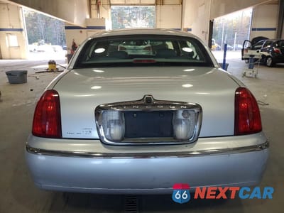 Zdjęcie 6 z 14 samochodu: 2000 LINCOLN TOWN CAR CARTIER VIN:1LNHM83W1YY869365 - miniatura
