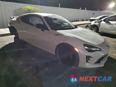 Czwarte zdjęcie samochodu z boku: 2017 TOYOTA 86 BASE VIN:JF1ZNAA17H9707227 - miniatura