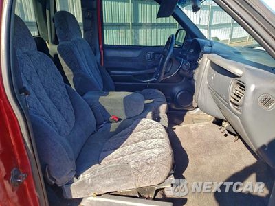 Zdjęcie 7 z 14 samochodu: 1999 GMC SONOMA VIN:1GTCT19XXX8506800 - miniatura