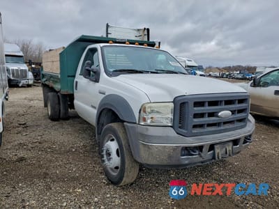 Czwarte zdjęcie samochodu z boku: 2005 FORD F450 SUPER DUTY VIN:1FDXF46P75EC21139 - miniatura