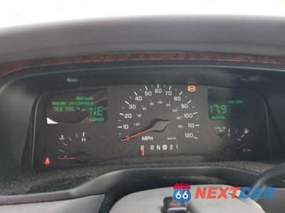 Zdjęcie 9 z 12 samochodu: 2001 LINCOLN TOWN CAR SIGNATURE VIN:1LNHM82W31Y729695 - miniatura