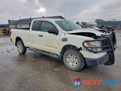 Czwarte zdjęcie samochodu z boku: 2018 NISSAN TITAN XD S VIN:1N6AA1C39JN506800 - miniatura