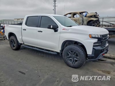 Czwarte zdjęcie samochodu z boku: 2021 CHEVROLET SILVERADO K1500 LT TRAIL BOSS VIN:3GCPYFED1MG201980 - miniatura