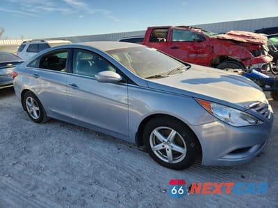 Czwarte zdjęcie samochodu z boku: 2011 HYUNDAI SONATA GLS VIN:5NPEB4AC8BH075096 - miniatura