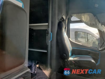 Zdjęcie 11 z 13 samochodu: 2023 RIVIAN EDV 700 DELIVERY VAN VIN:7FCEHEB71PN005947 - miniatura