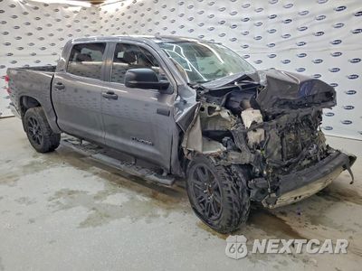 Czwarte zdjęcie samochodu z boku: 2019 TOYOTA TUNDRA SR5 VIN:5TFEY5F18KX255467 - miniatura
