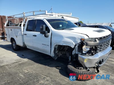 Czwarte zdjęcie samochodu z boku: 2020 CHEVROLET SILVERADO UTILITY / SERVICE TRUCK VIN:1GB5WLE71LF244855 - miniatura