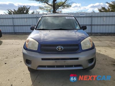 Piąte zdjęcie samochodu w środku: 2004 TOYOTA RAV4 VIN:JTEHD20V846008814 - miniatura
