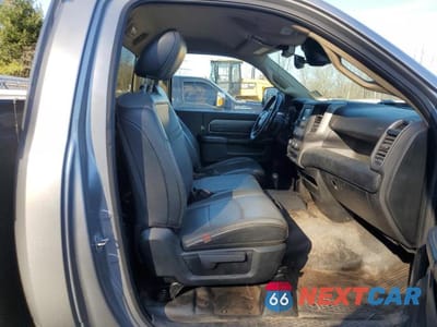 Zdjęcie 11 z 13 samochodu: 2019 RAM 3500 VIN:3C7WRTAL8KG553118 - miniatura