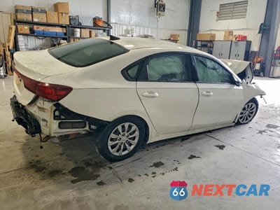 Trzecie zdjęcie samochodu z tyłu: 2019 KIA FORTE FE VIN:3KPF24AD0KE008123 - miniatura