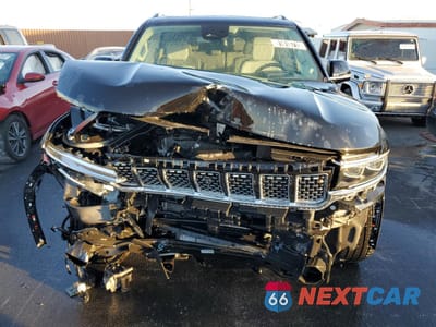 Piąte zdjęcie samochodu w środku: 2023 JEEP GRAND WAGONEER SERIES II VIN:1C4SJVFP4PS506761 - miniatura