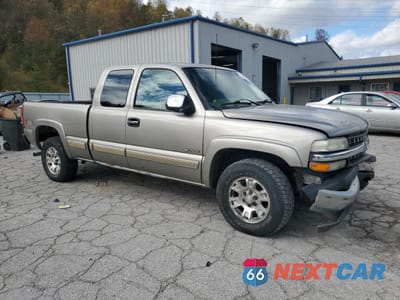 Czwarte zdjęcie samochodu z boku: 2002 CHEVROLET SILVERADO K1500 VIN:2GCEK19T221134163 - miniatura