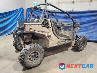 Czwarte zdjęcie samochodu z boku: 2023 CAN MAVERICK SPORT 1000R EFI XXC 4X4 VIN:3JB1VAX46PK000126 - miniatura