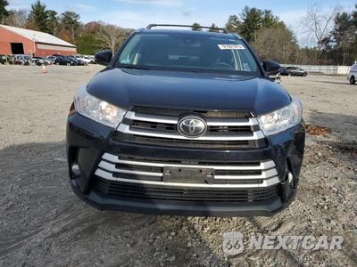 Piąte zdjęcie samochodu w środku: 2017 TOYOTA HIGHLANDER SE VIN:5TDJZRFH8HS446238 - miniatura
