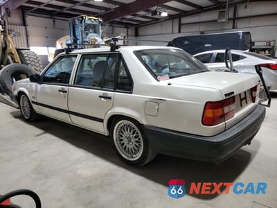 Drugie zdjęcie samochodu z przodu: 1993 VOLVO 940 VIN:YV1JS8831P1136681 - miniatura