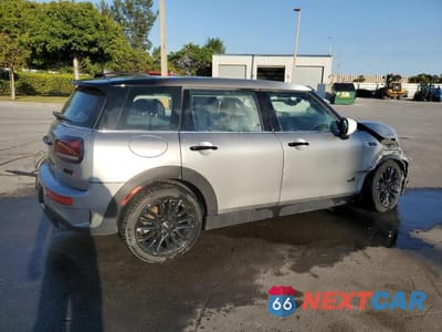 Trzecie zdjęcie samochodu z tyłu: 2023 MINI COOPER S CLUBMAN ALL4 VIN:WMWXJ1C04P2T84261 - miniatura