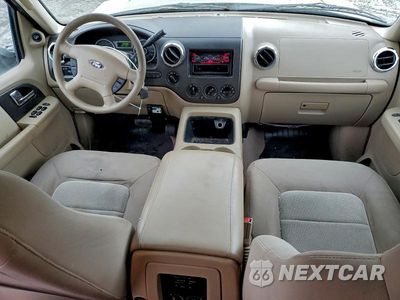 Zdjęcie 8 z 13 samochodu: 2005 FORD EXPEDITION XLT VIN:1FMPU16595LA38050 - miniatura