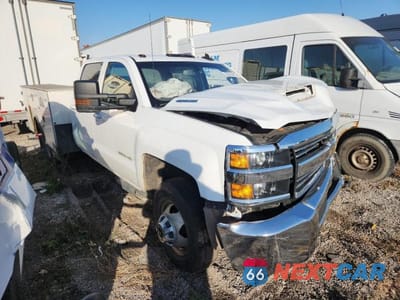 Czwarte zdjęcie samochodu z boku: 2018 CHEVROLET SILVERADO 3500HD UTILITY / SERVICETRUCK VIN:1GB4KZCY3JF247971 - miniatura