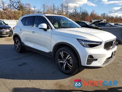 Czwarte zdjęcie samochodu z boku: 2025 VOLVO XC40 CORE VIN:YV4L12UJXS2542901 - miniatura