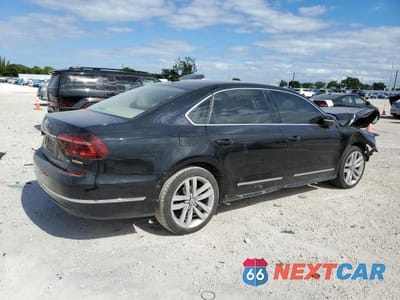 Trzecie zdjęcie samochodu z tyłu: 2017 VOLKSWAGEN PASSAT SE VIN:1VWGT7A32HC057881 - miniatura