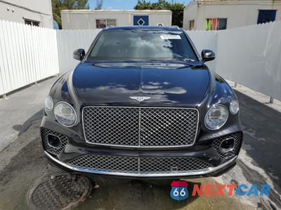 Piąte zdjęcie samochodu w środku: 2023 BENTLEY BENTAYGA VIN:SJAAT2ZVXPC024421 - miniatura