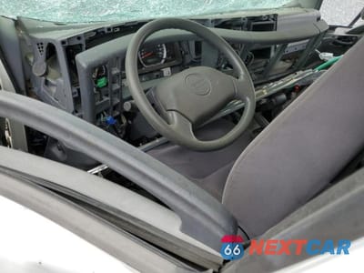 Zdjęcie 8 z 12 samochodu: 2012 ISUZU NPR HD BOX TRUCK VIN:JALC4W160C7002848 - miniatura